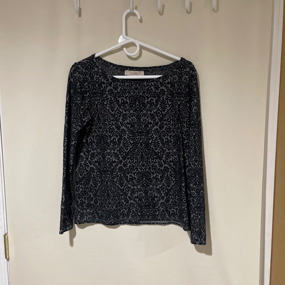 NWOT Women's LOFT Black Grey Damask Print Long Sleeve Sweater Size Medium
